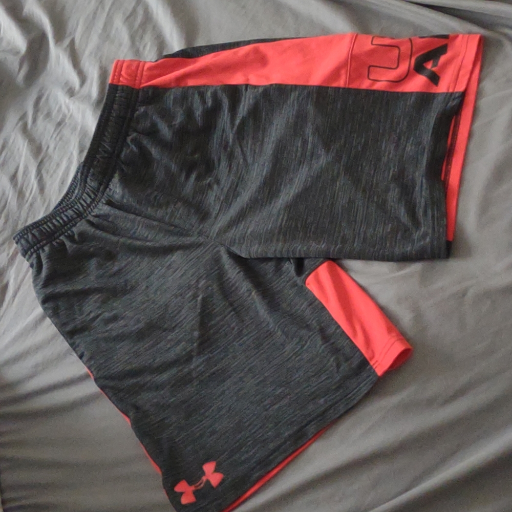 Boys medium under armor shorts